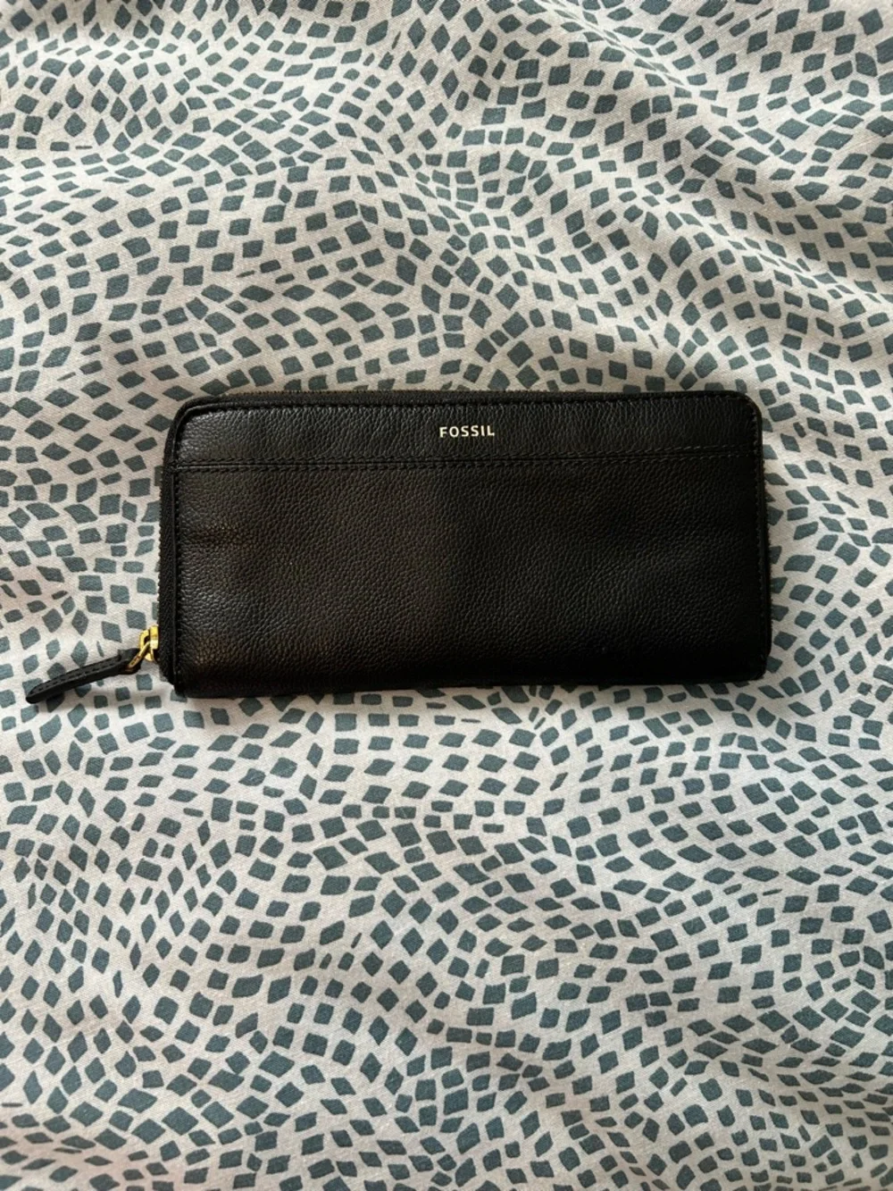 Fossil Black Leather Zip-Around Wallet - Picture 1 of 2